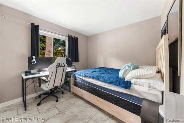 290 Hyatt Lane, Linden, MI 48451