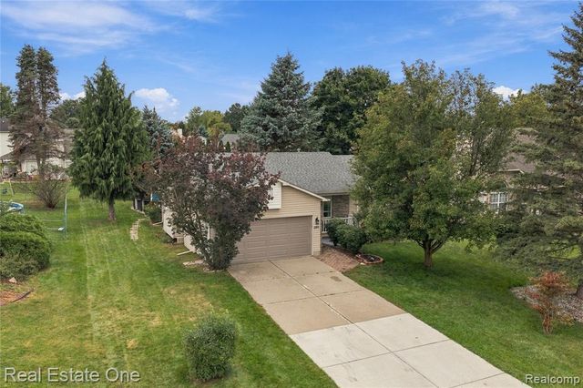 290 Hyatt Lane, Linden, MI 48451