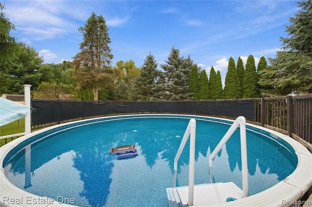 290 Hyatt Lane, Linden, MI 48451