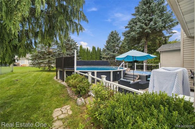 290 Hyatt Lane, Linden, MI 48451