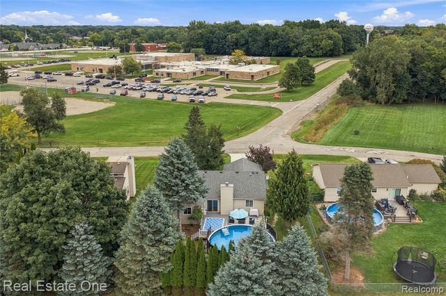 290 Hyatt Lane, Linden, MI 48451