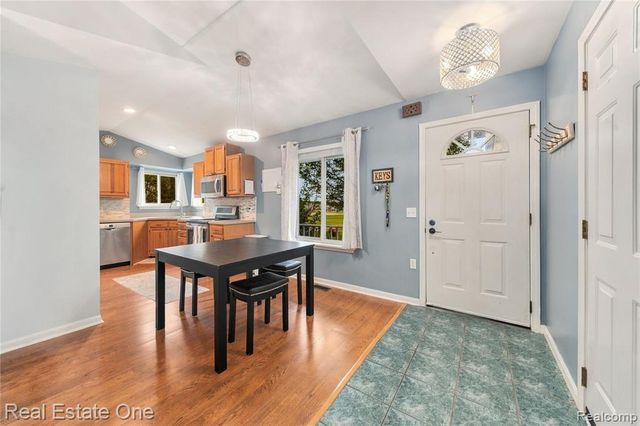290 Hyatt Lane, Linden, MI 48451