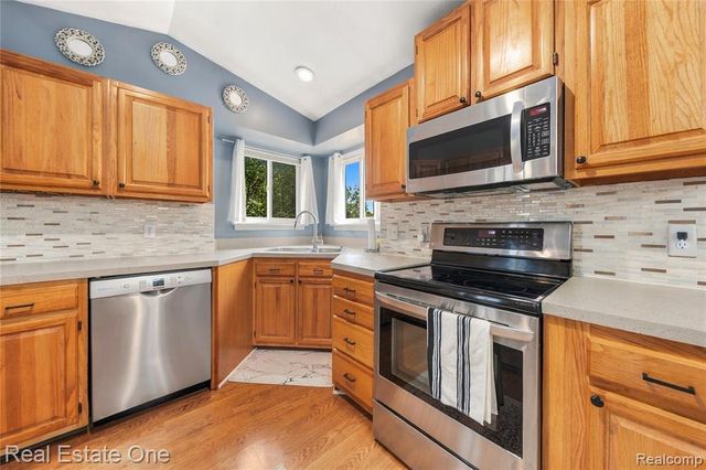 290 Hyatt Lane, Linden, MI 48451