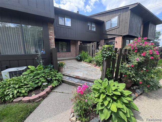 37313 Clubhouse Drive, Sterling Heights, MI 48312