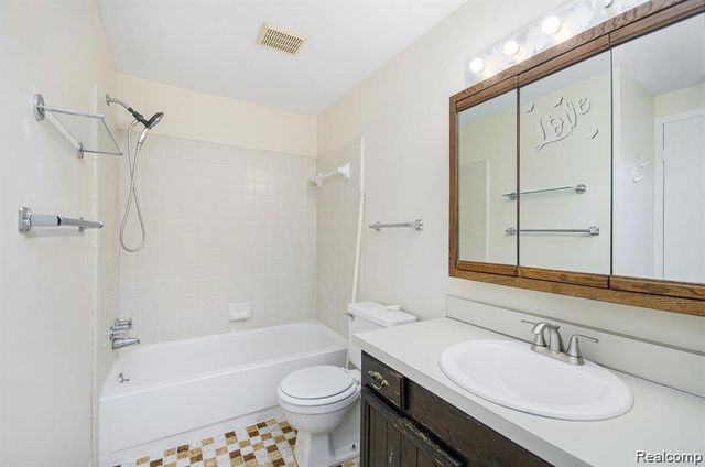 37313 Clubhouse Drive, Sterling Heights, MI 48312