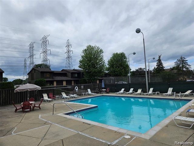 37313 Clubhouse Drive, Sterling Heights, MI 48312