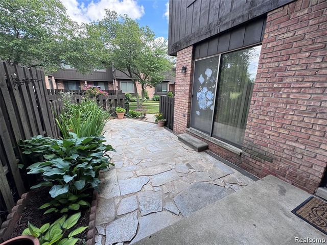 37313 Clubhouse Drive, Sterling Heights, MI 48312