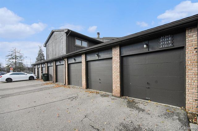 37313 Clubhouse Drive, Sterling Heights, MI 48312
