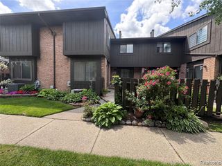 37313 Clubhouse Drive, Sterling Heights, MI 48312