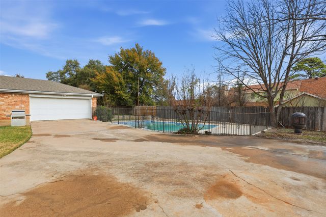 1607 Arrowhead Drive, Pantego, TX 76013