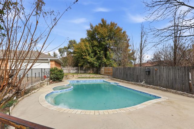 1607 Arrowhead Drive, Pantego, TX 76013