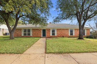 1607 Arrowhead Drive, Pantego, TX 76013