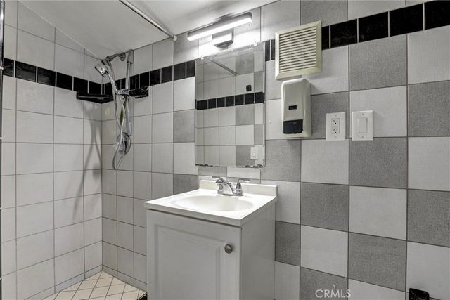 1652 Lance, Tustin, CA 92780