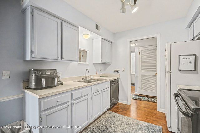 523 Bainbridge Drive 34, East Lansing, MI 48823