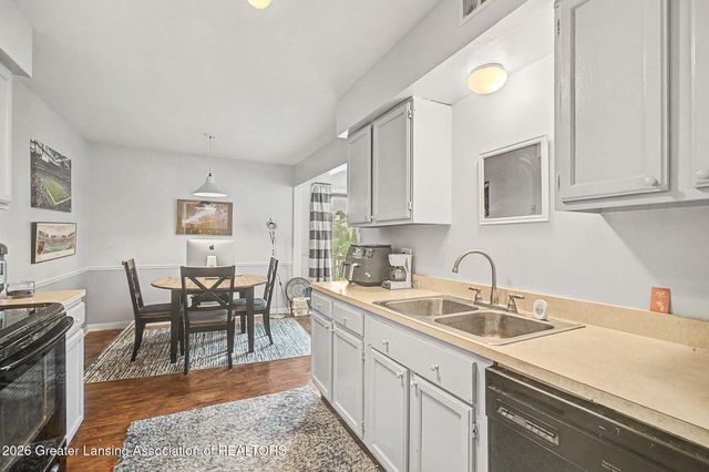 523 Bainbridge Drive 34, East Lansing, MI 48823