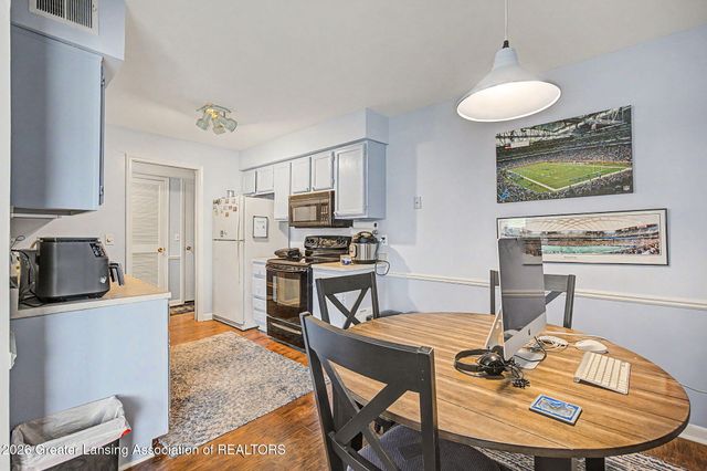 523 Bainbridge Drive 34, East Lansing, MI 48823
