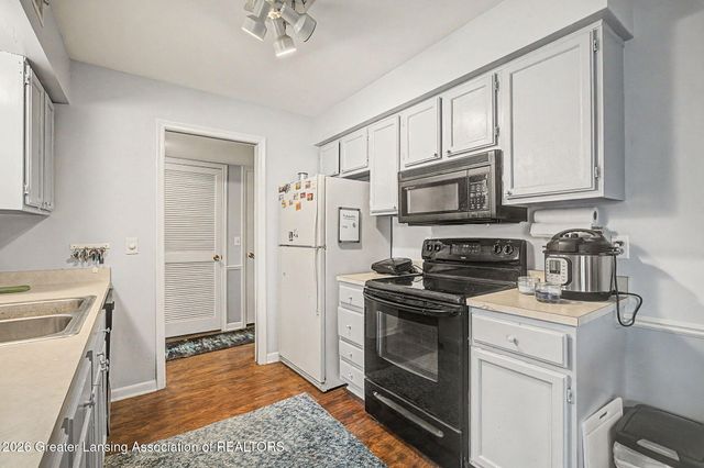 523 Bainbridge Drive 34, East Lansing, MI 48823