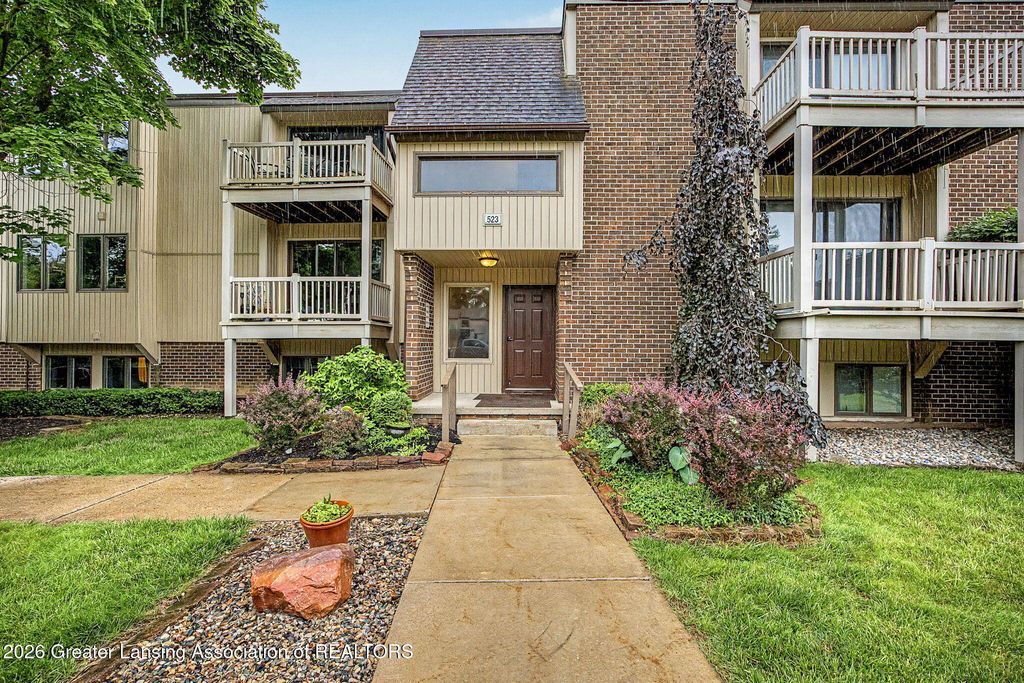 523 Bainbridge Drive 34, East Lansing, MI 48823