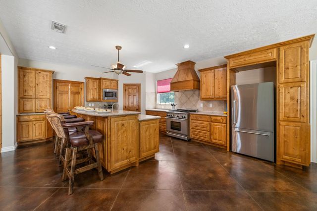 28333 Timber Oaks Court, Magnolia, TX 77355