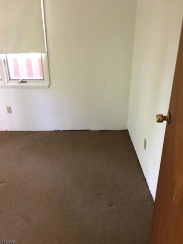 11 Hillside Ave, Hopatcong Boro, NJ 07843