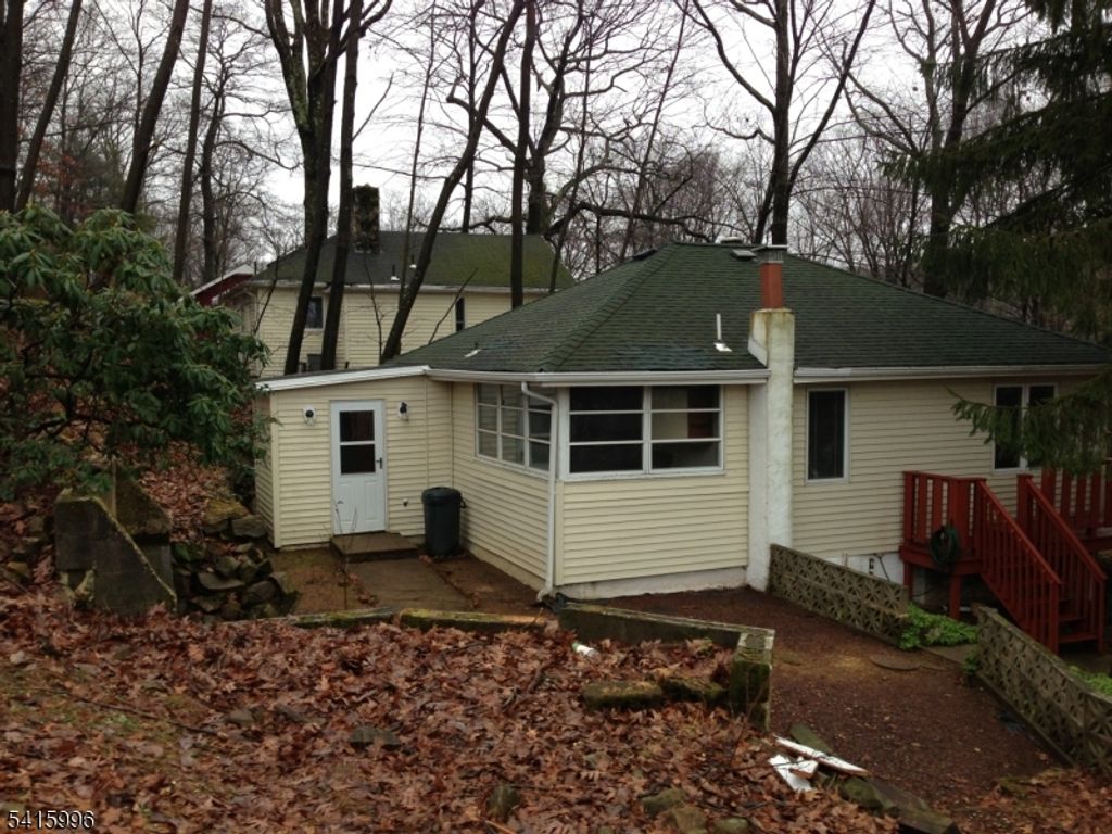 11 Hillside Ave, Hopatcong Boro, NJ 07843