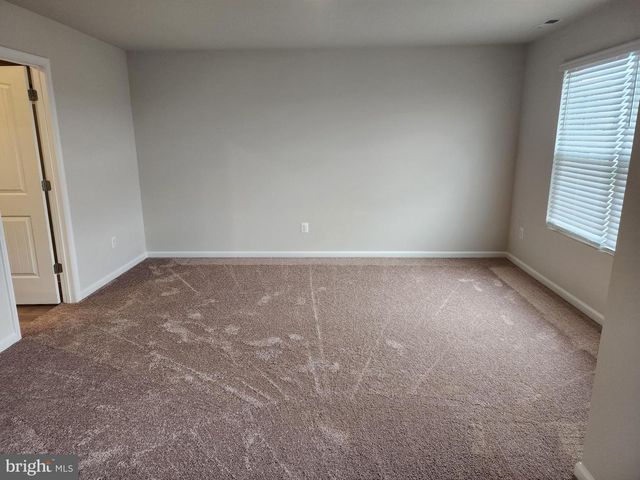 69 CRAMSFORD ST, Falling Waters, WV 25419