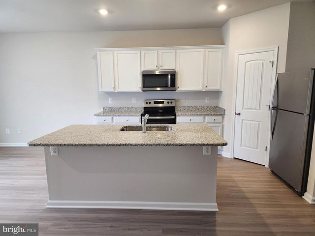 69 CRAMSFORD ST, Falling Waters, WV 25419