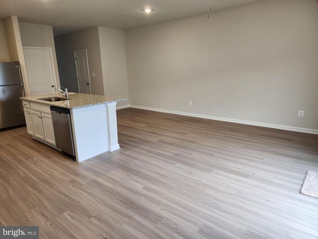 69 CRAMSFORD ST, Falling Waters, WV 25419