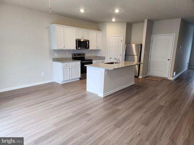 69 CRAMSFORD ST, Falling Waters, WV 25419