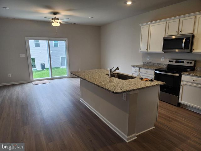 69 CRAMSFORD ST, Falling Waters, WV 25419