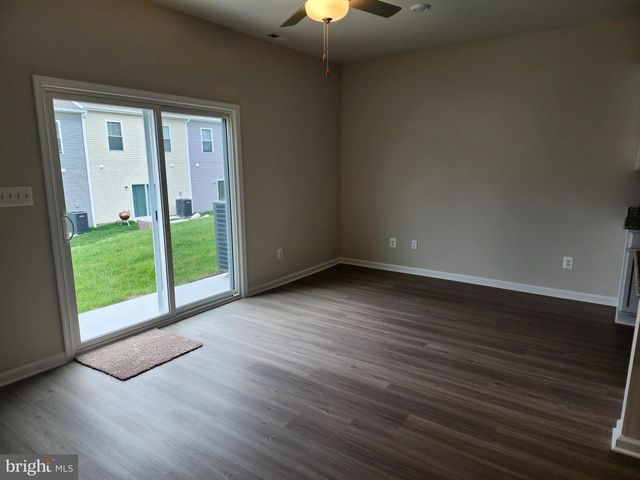 69 CRAMSFORD ST, Falling Waters, WV 25419