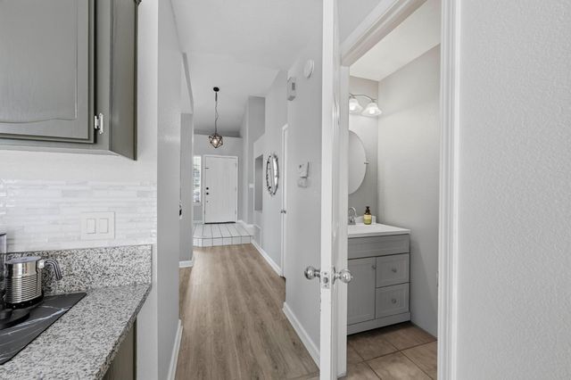 8748 Redwater Dr, Antelope, CA 95843