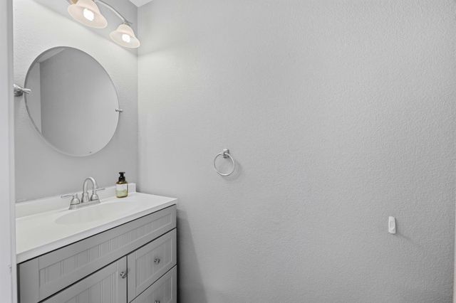 8748 Redwater Dr, Antelope, CA 95843