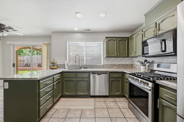 8748 Redwater Dr, Antelope, CA 95843