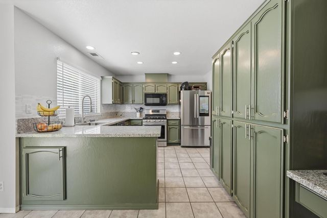 8748 Redwater Dr, Antelope, CA 95843