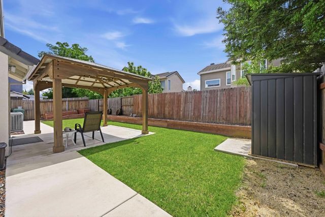 8748 Redwater Dr, Antelope, CA 95843