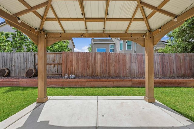 8748 Redwater Dr, Antelope, CA 95843