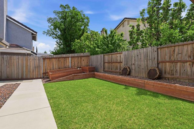 8748 Redwater Dr, Antelope, CA 95843