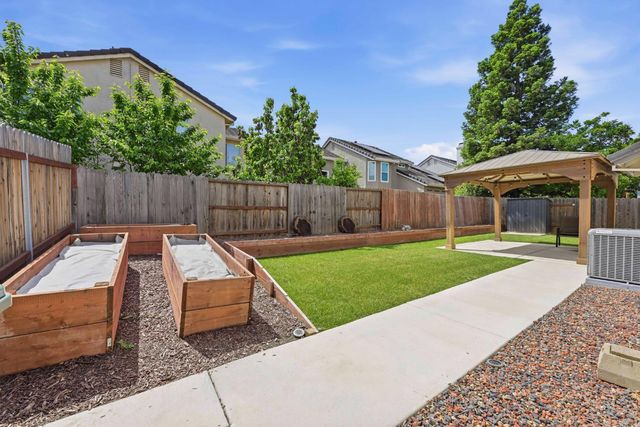 8748 Redwater Dr, Antelope, CA 95843