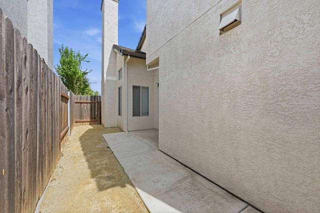 8748 Redwater Dr, Antelope, CA 95843