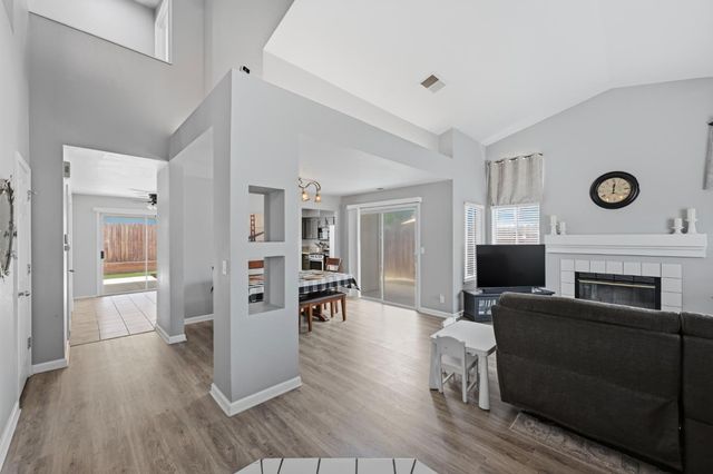 8748 Redwater Dr, Antelope, CA 95843