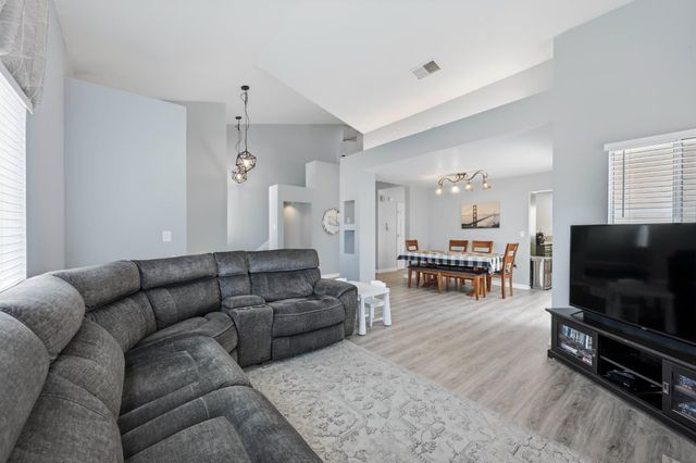 8748 Redwater Dr, Antelope, CA 95843