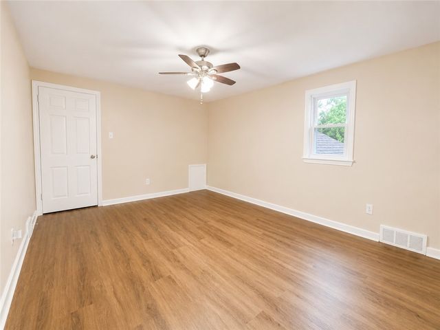 128 Sylvania Dr, South Park, PA 15236