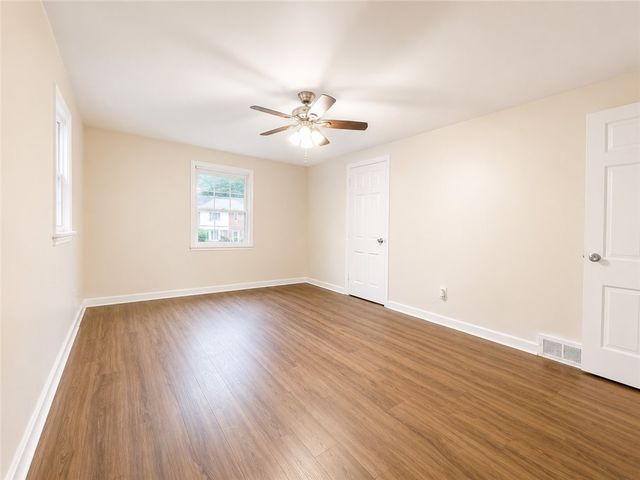 128 Sylvania Dr, South Park, PA 15236