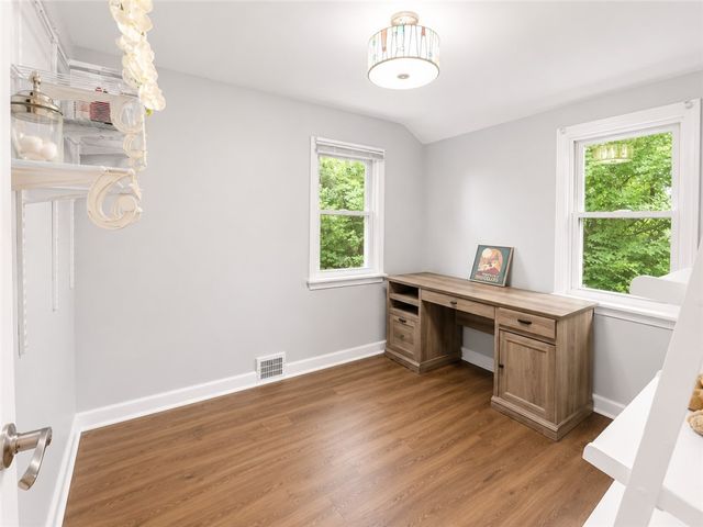 128 Sylvania Dr, South Park, PA 15236