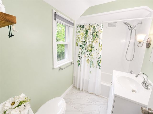 128 Sylvania Dr, South Park, PA 15236