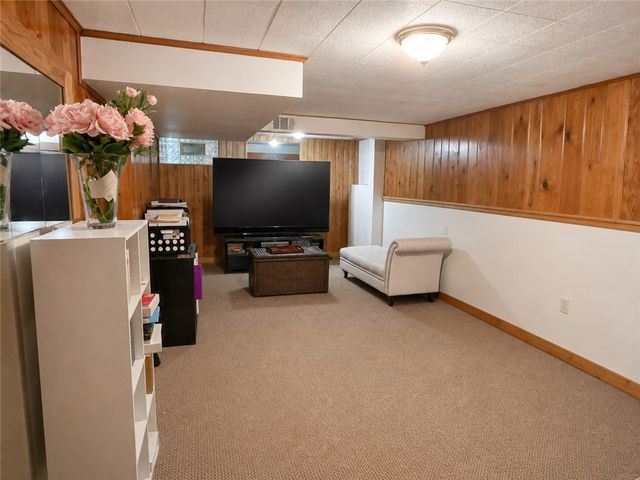 128 Sylvania Dr, South Park, PA 15236