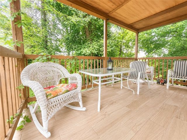128 Sylvania Dr, South Park, PA 15236