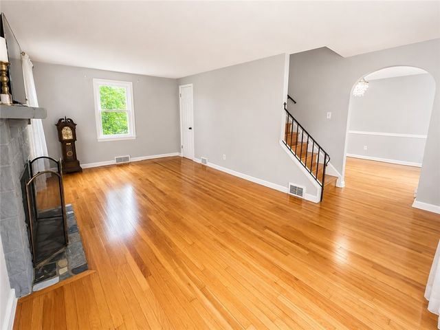128 Sylvania Dr, South Park, PA 15236