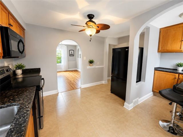 128 Sylvania Dr, South Park, PA 15236